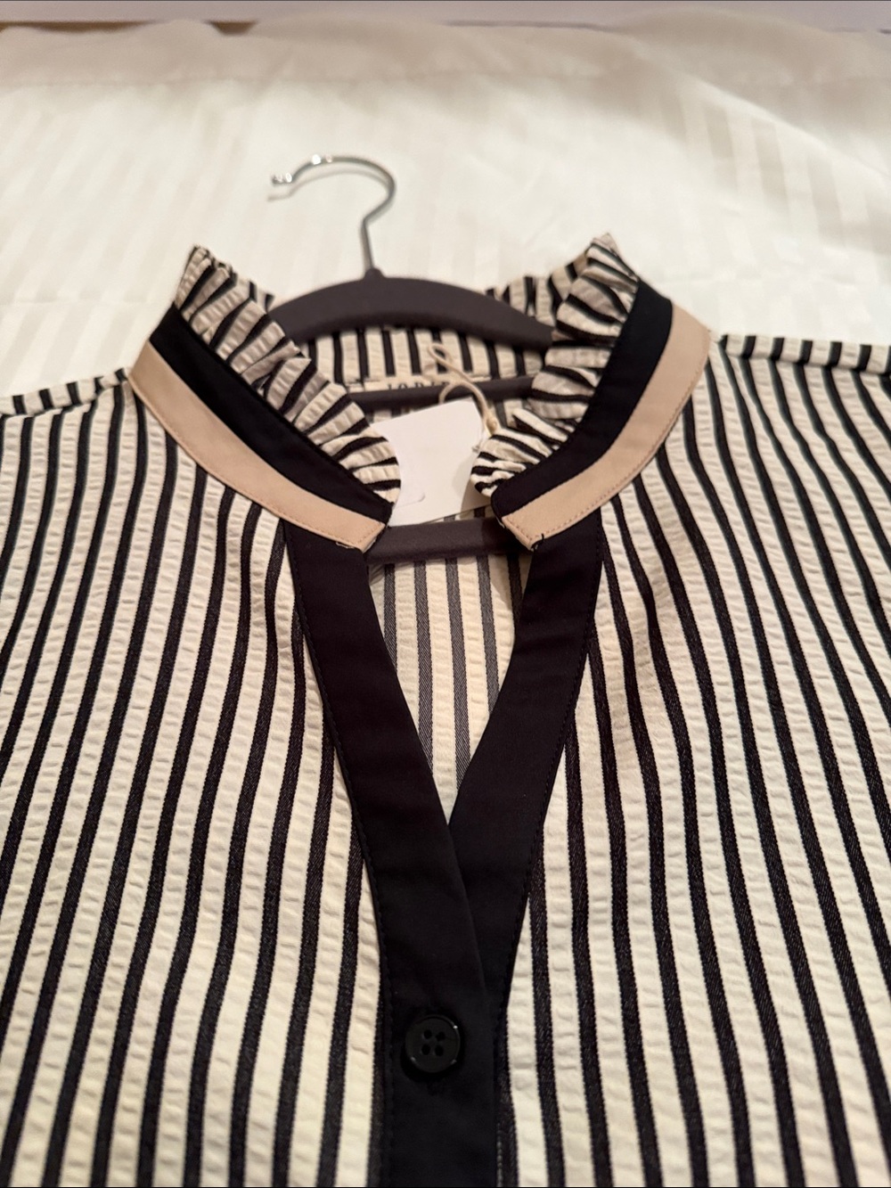 JODIFL Black & White Striped Long-Sleeve Dress Shirt - Picture 14 of 16